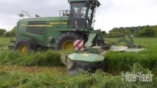 Coupe de brôme avec une ensileuse John Deere 7400 et groupe de fauche TMC 190 [upl. by Ellmyer]