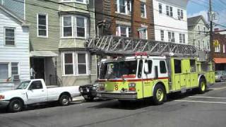 Newark NJ Ladder 8 Responding 081110 [upl. by Breh]