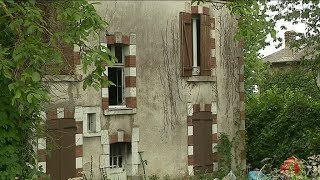 Incendies dans des pavillons à Guéret  la police soriente vers la piste criminelle [upl. by Harts897]