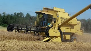 New Holland Tx 68 Plus [upl. by Ellevehs389]