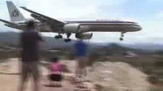 Awesome Landing at Toncontín International Airport [upl. by Ynneg]