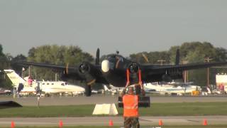 Harpoon Hudson or Ventura Landing at Oshkosh 8113 at 1927 [upl. by Eceryt]