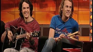 Ylvis på Senkveld lager sanger på sparket [upl. by Diarmid]