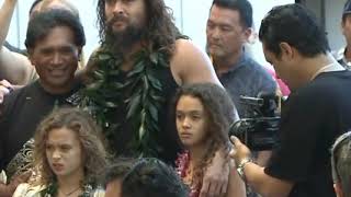 Why is AQUAMAN Jason Momoa crying with his children [upl. by Woodman]