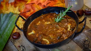 Wildgulasch  saftig zartes Hirschgulasch schnell und lecker Gulasch Ragout Wild [upl. by Cornelia914]