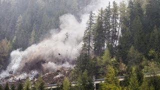 Sprengung nach Felssturz auf dem Felbertauern [upl. by Yelir]