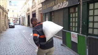 Paris économie souterraine Les Indian Coolies porteurs de glace [upl. by Enyrehtak281]