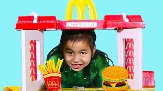 Jannie amp Lyndon Pretend Play with Mcdonalds Fast Food Toy Store [upl. by Trenna712]