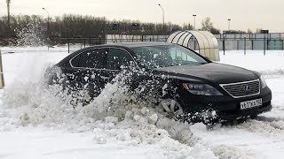 Лакшери Троллейбус за 990000р в снежном поле Lexus LS600HL [upl. by Initsed]