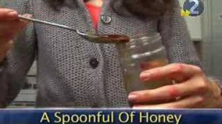 How To Treat a Sore Throat with Lemon [upl. by Naitirb]