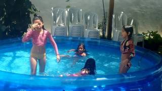 Banhando de piscina com as amigas [upl. by Drannel939]