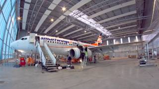 Timelapse  wymiana podwozia Boeinga 737700 w bazie technicznej LineTech Aircraft Maintenance [upl. by Pardo]