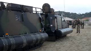 Exercice amphibie Le véhicule haute mobilité en cours dexpérimentation [upl. by Ruthi]