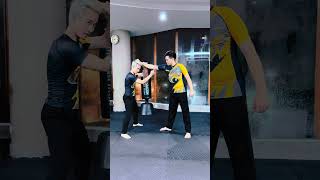 Tự vệ nắm tóc phía trước beneagle selfdefense training kungfu [upl. by Fitts115]