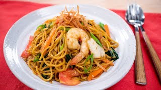 Indonesian Mie Goreng Recipe wokfried egg noodles  Pais Kitchen [upl. by Paymar952]