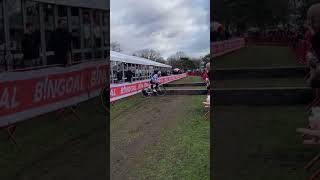 WOW Dat was net op tijd Mathieu ⚡️😱🛑 MathieuvanderPoel MVDP veldrijden cyclocross CX [upl. by Eatnad]