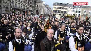 Quimper Lhommage des sonneurs à Erwan Ropars [upl. by Lenaj181]