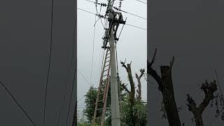 Lineman working time Lineman linework electricjobs [upl. by Attenyw]