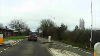 Idiot driving Aylesbury  18 Dec 2014 [upl. by Laks864]