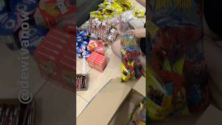 Sibuk bungkusin snack ultahnya koko dewivanow goodiebag ulangtahun snackulangtahun [upl. by Kellina70]