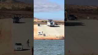 Unloading Houseboats Lake Powell lakepowell arizona houseboat lake [upl. by Llenrev]