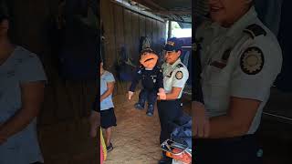 Policías de Guatemala ayudan a familia de escasos recursos viralicemos el video para más ayuda [upl. by Atinahc]