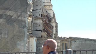 Napoli cimitero di Poggioreale chiuso martedì dopo il crollo parenti sul posto [upl. by Anilecram]