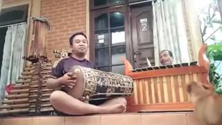 Duet Maut Mekendangan VS Gangsa  Fantastic Balinese Gamelan training in Bali [upl. by Onia]