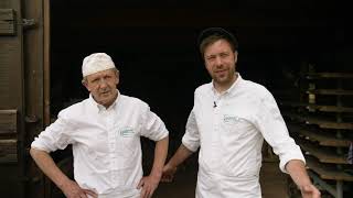 Tutorial Die Joldelunder Bioland Bäckerei backt Holzofenbrot im Freilichtmuseum Molfsee [upl. by Nosde]