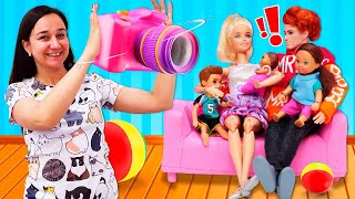 La mamma Barbie è incinta di nuovo La famiglia numerosa di Barbie e Ken Barbie in italiano [upl. by Samaria]