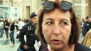 Le quotsentinellequot in piazza a Milano contro la legge sullomofobia ma cè chi protesta [upl. by Atirak]