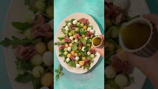 Ensalada de verano con melón prosciutto y mozzarella [upl. by Filmore]