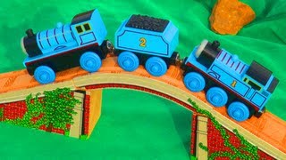 Thomas and Friends Arched Stone Bridge Rail  Wooden Thomas Tank Engine amp Edward Train Toy Review [upl. by Pacorro]