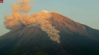 In 4K The Christmas Day pyroclastic flow at Semeru Volcano Dec 25 2023 [upl. by Misab]