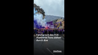 FC Erzgebirge Aue Hunderte Fans marschieren durch Aue [upl. by Sulecram]