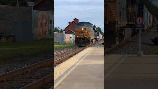 CSX 5243 blasting his horn through bangor Michigan with a classic loco trailing railway CSX [upl. by Fidelia904]