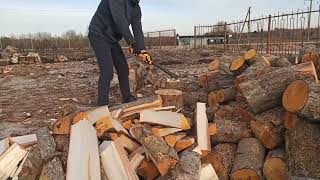 Колка дров колуном fiskars x25 в деревне Зарядка fiskars firewood tiktok village shorts [upl. by Utir]