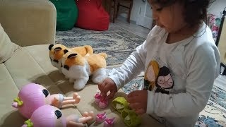 Oyuncak Bebek Bakma Videosu Ayşe Ebrar Oyuncak Bebekleri Giydiriyor Kediciklerle Oynuyor [upl. by Candida31]