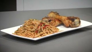 Spaghettisalade met Pesto en BBQ Drumsticks  recept [upl. by Martinsen511]