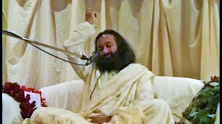 Sri Sri Ravi Shankar Guruji Singing Vittala Vittala Song in satsang [upl. by Lynna862]