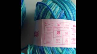 Yarn Review Robin Candy Floss Super Chunky [upl. by Leahcimnaes176]