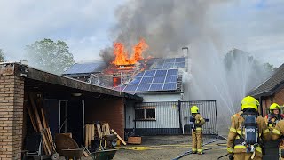 Twee woningen onbewoonbaar na grote brand aan de Smallestraat in Didam [upl. by Haynor]