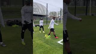 Arrivée des Lions pour leur dernière séance d’entraînement à Amiens avant le match contre Bénin [upl. by Ardnat]