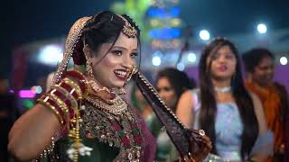 Gorgeous brides entry with beautiful dance performance and jaymala shivailly mukulwedsshailly [upl. by Akimet449]