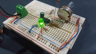 Armado de una oscilador astable con el circuito integrado 555 [upl. by Javed660]