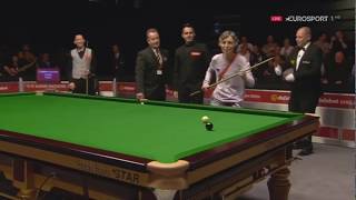 A Lady Streaker Comes Out Of The Crowd amp Plays Ronnies Last Black  English Open Snooker 2017 [upl. by Anirbas935]