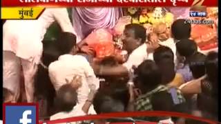 Zee24Taas lalbaug raja mandal misbehave with devotee [upl. by Saidel]