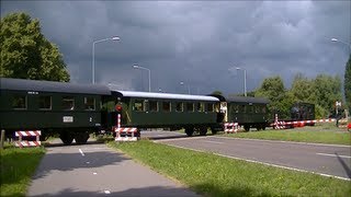 Spoorwegovergang Hoorn  Dutch railroad crossing [upl. by Imak884]