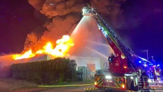 GROSSALARM IN VOERDE  CHEMIEFIRMA IM VOLLBRAND  Massiver Schaumangriff löschte den Großbrand [upl. by Lydie]