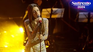 Sanremo 2024  Angelina Mango con Il quartetto darchi canta quotLa rondinequot [upl. by Esyned]